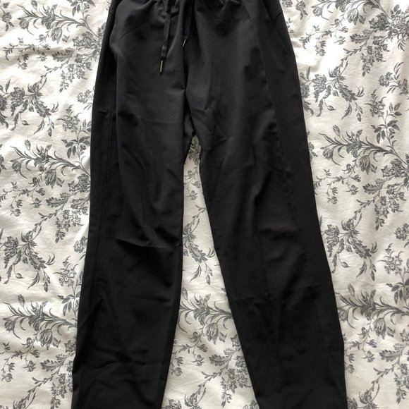 Lululemon on the fly pant 7/8 - Picture 3 of 6